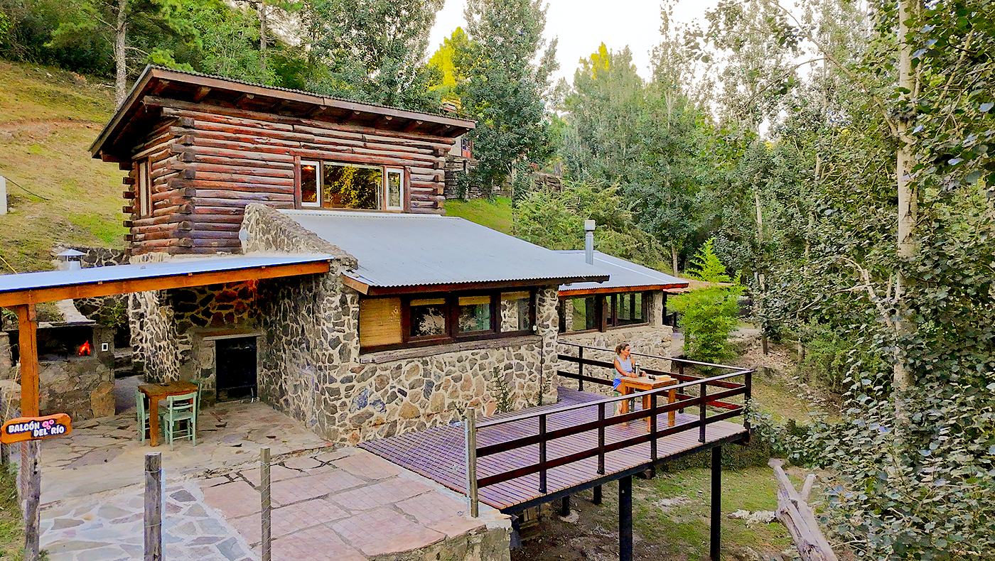 Deck y parrilla techada de Casa Río